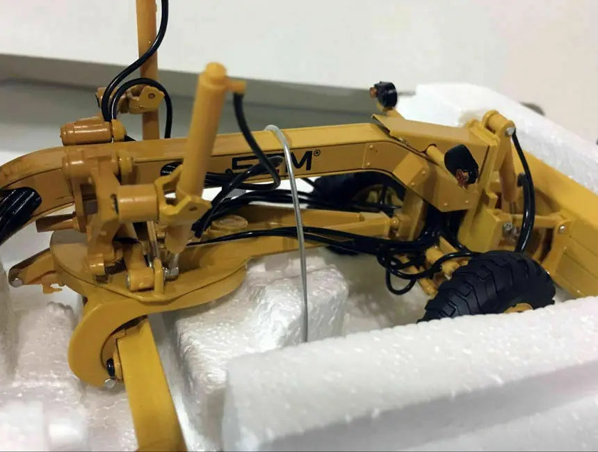 SG Model SEM919 Motor Grader Construction Machinery 1/35 Scale DieCast Model New