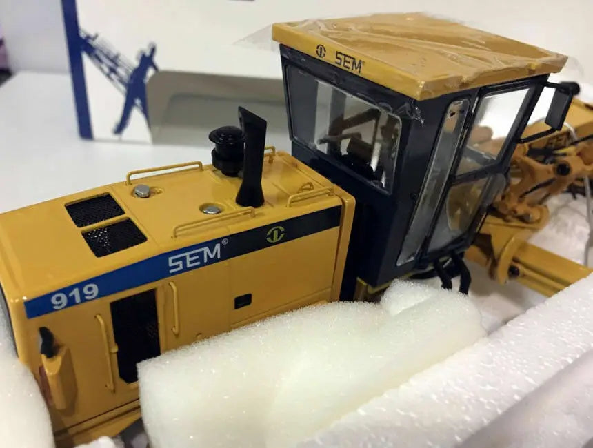 SG Model SEM919 Motor Grader Construction Machinery 1/35 Scale DieCast Model New