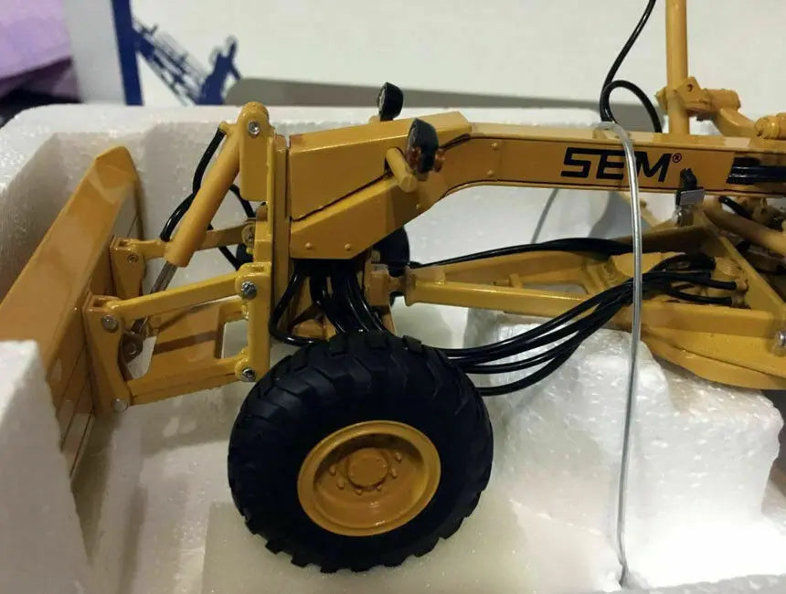 SG Model SEM919 Motor Grader Construction Machinery 1/35 Scale DieCast Model New