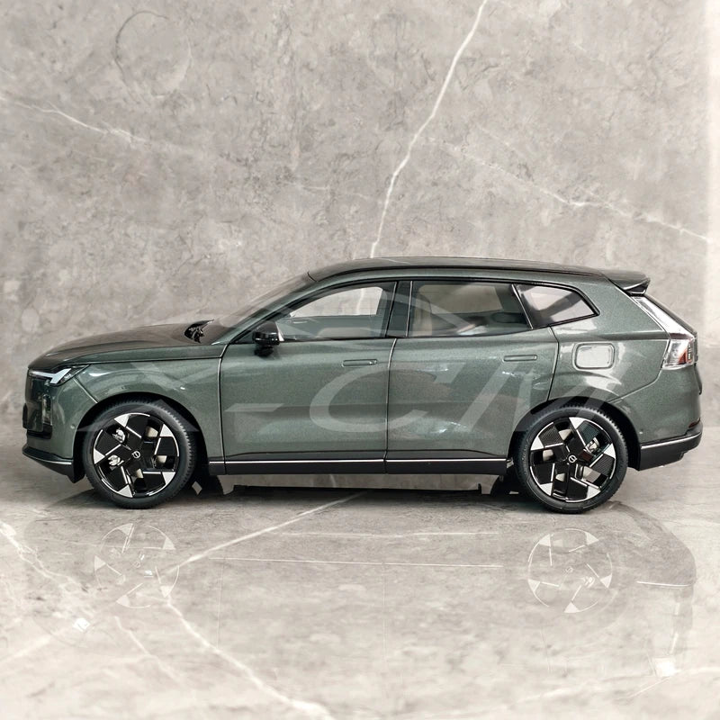 1/18 Diecast Model Car Model XC70 Gifts for Collectors